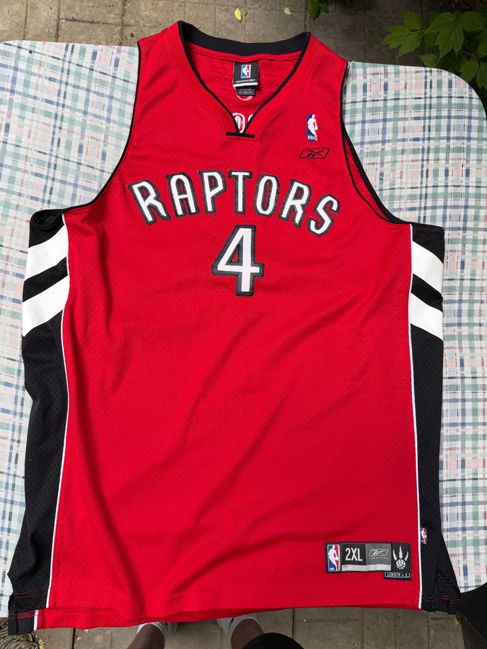 Reebok Toronto Raptors Chris Bosh NBA Jersey 
Size XXL